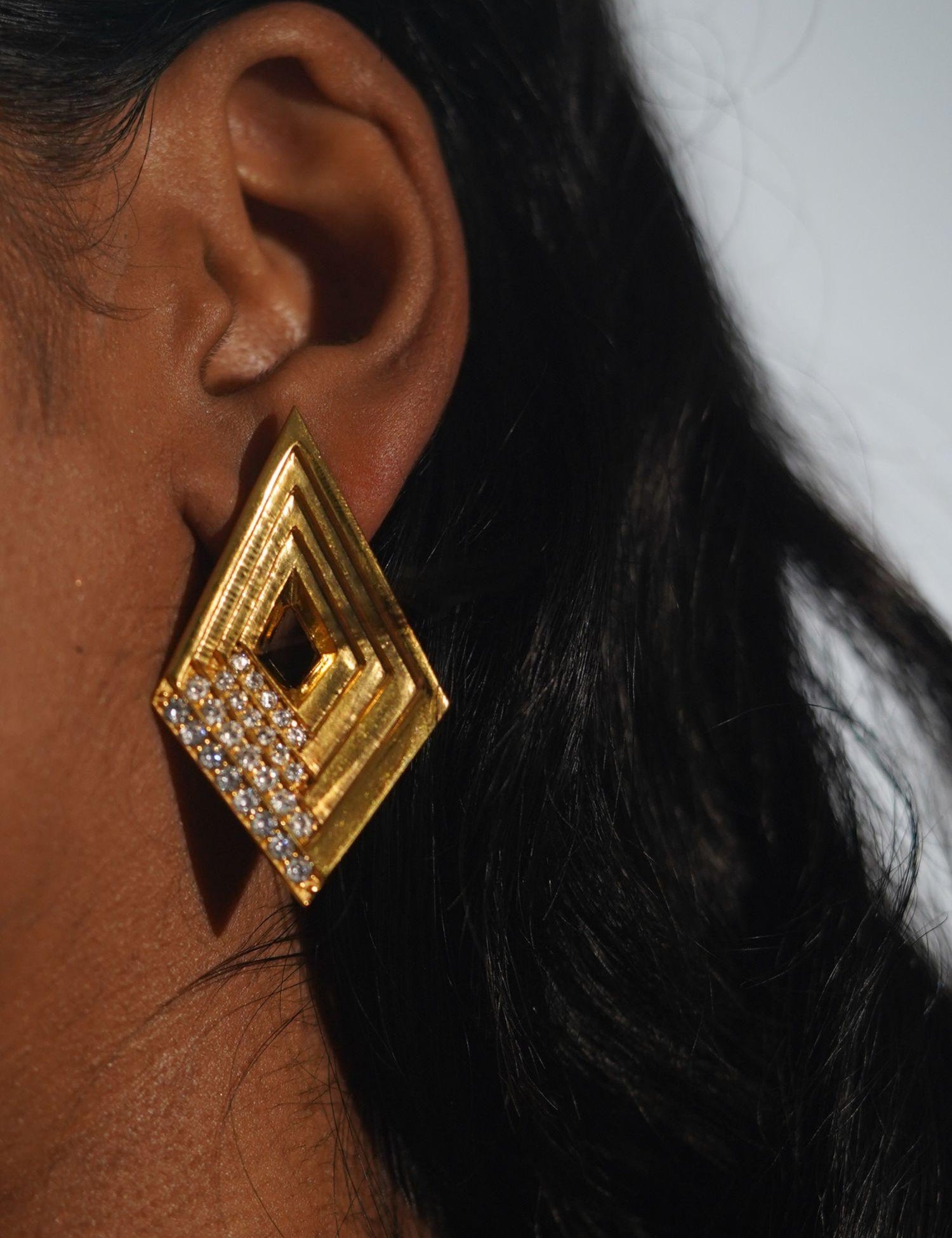 Vélora geometric diamond statement earring with white CZ worn in profile close-up on model.